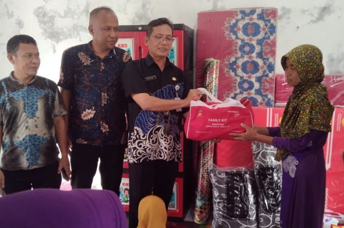 Kemensos Datang, Keluarga Miskin Kategori Ekstrem di Pandeglang Diguyur Bantuan 1 Kemensos Datang, Keluarga Miskin Kategori Ekstrem di Pandeglang Diguyur Bantuan