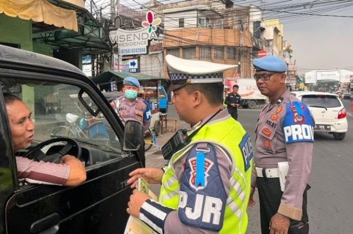 Razia Operasi Keselamatan Dimulai, Polisi Bidik 11 Jenis Pelanggaran Berkendara di Jalanan 1 Razia Operasi Keselamatan Dimulai, Polisi Bidik 11 Jenis Pelanggaran Berkendara di Jalanan