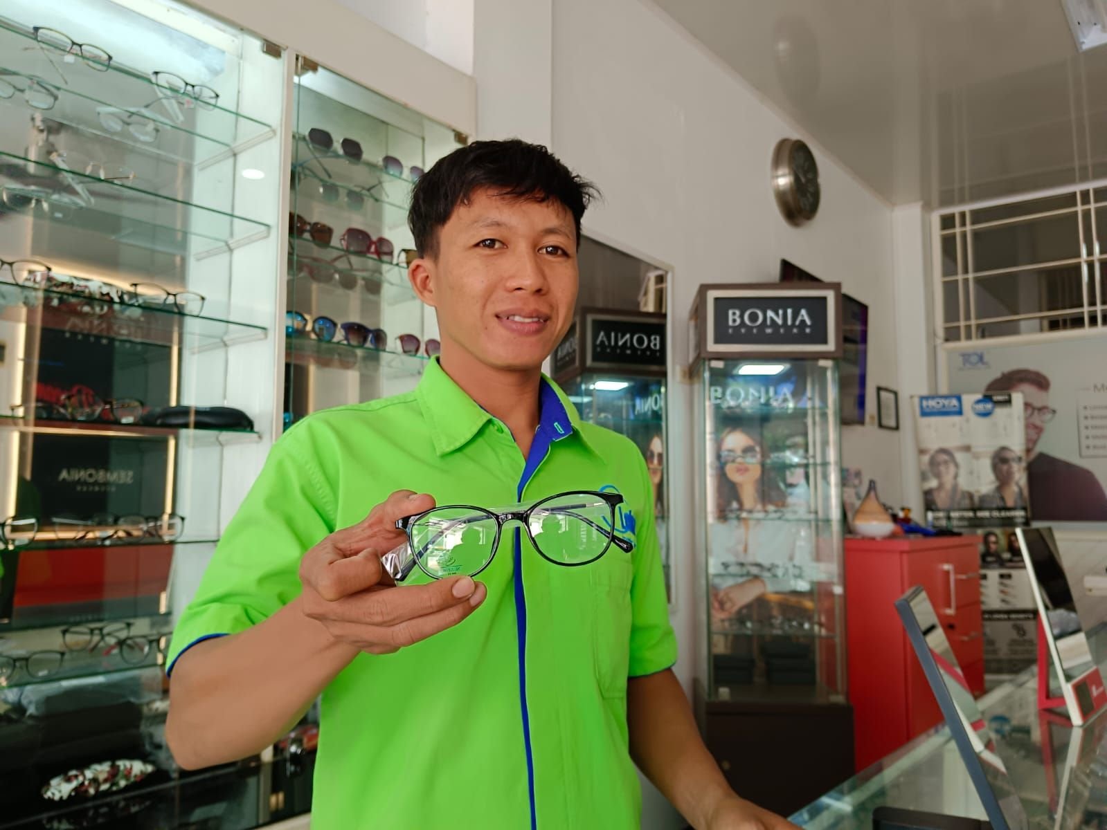 Harga Kacamata Plus Lensa di Agung Optical Mulai dari Rp165 Ribu 1 Harga Kacamata Plus Lensa di Agung Optical Mulai dari Rp165 Ribu