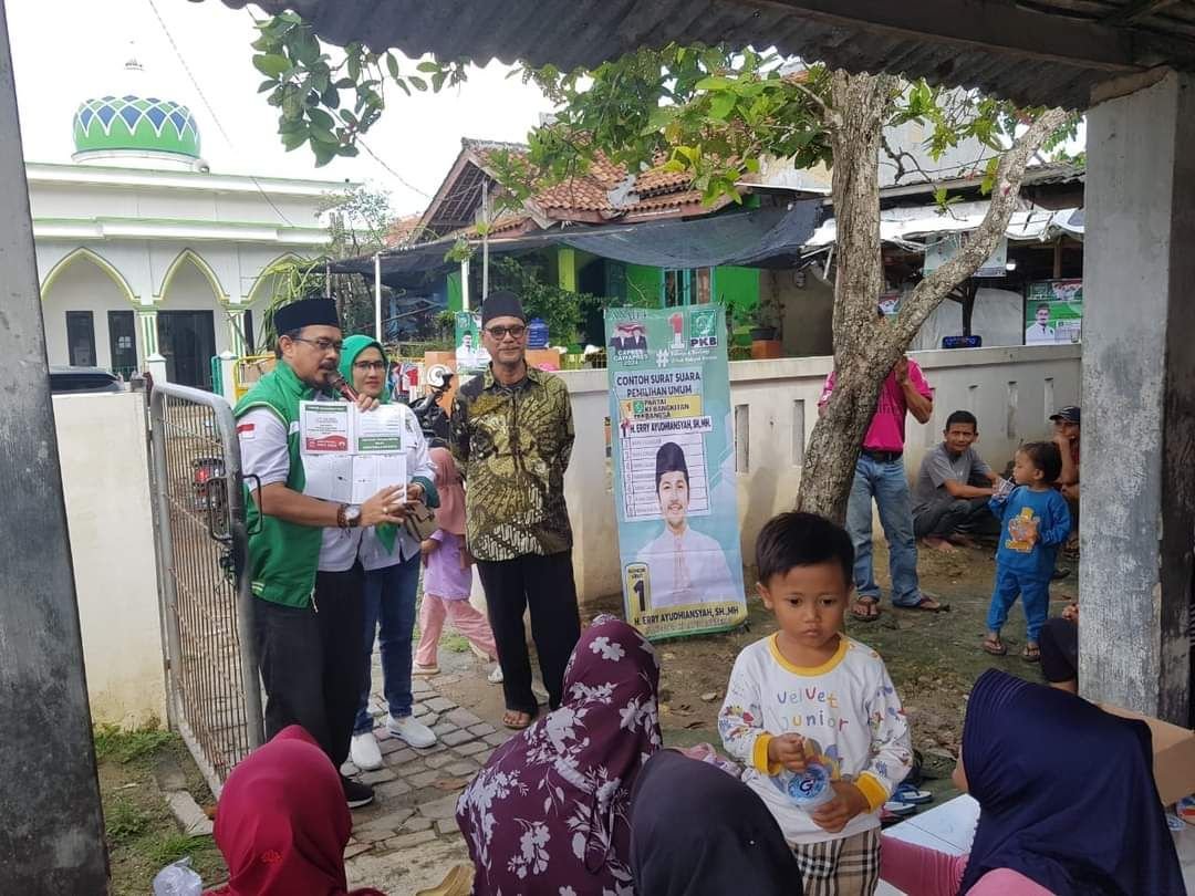 Diduga Kampanye di Mushola, Caleg PKB Terpilih Dilaporkan ke Bawaslu Kabupaten Serang 9 Diduga Kampanye di Mushola, Caleg PKB Terpilih Dilaporkan ke Bawaslu Kabupaten Serang