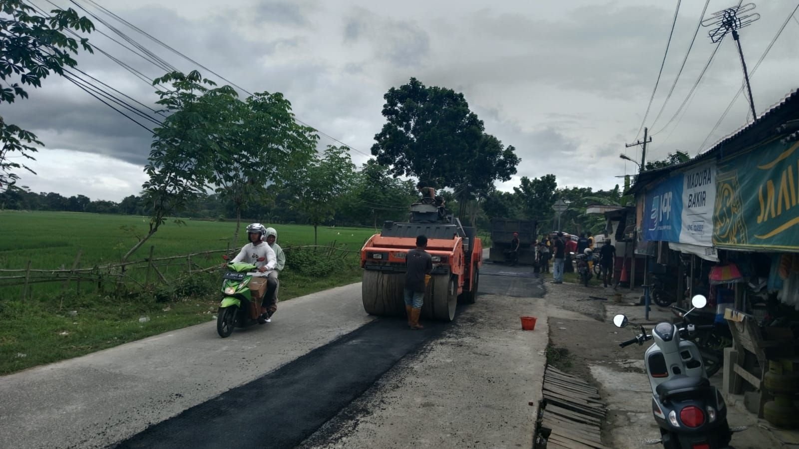 H-1 Ramadan, PUPR Banten Perbaiki Jalan Cibadak-Padasuka 3 H-1 Ramadan, PUPR Banten Perbaiki Jalan Cibadak-Padasuka
