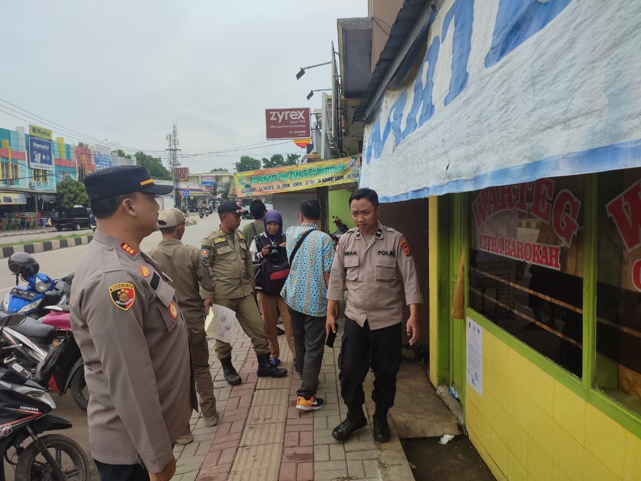 Buka di Siang Hari saat Ramadhan, Polisi Tutup Tiga Rumah Makan di Kota Serang