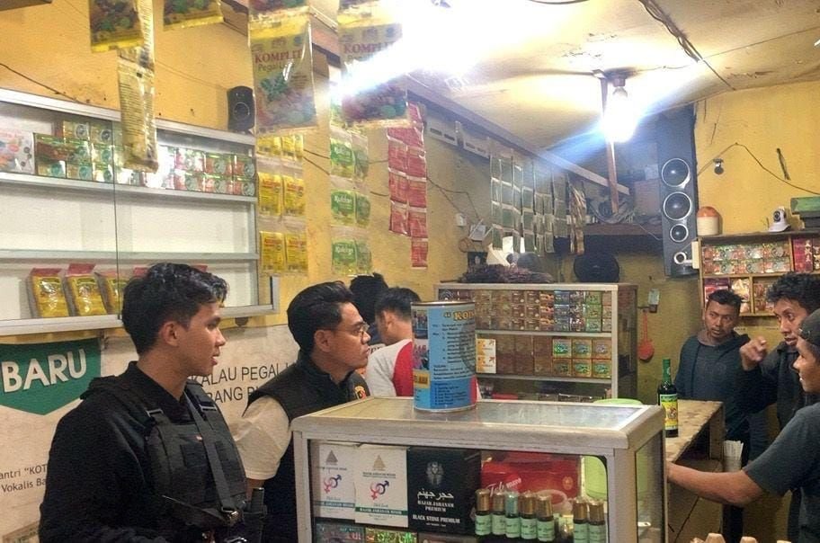 Bulan Ramadhan, Penjual Miras Masih Eksis di Kota Serang 3 Bulan Ramadhan, Penjual Miras Masih Eksis di Kota Serang