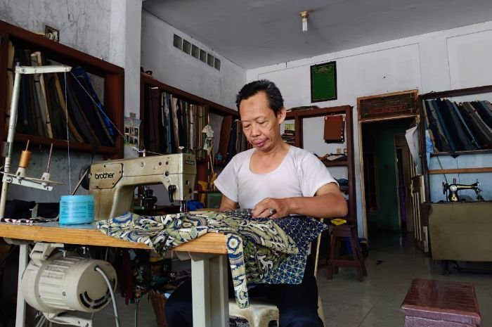 Berkah Ramadan, Tukang Jahit di Kota Serang Sibuk Kerjakan Orderan