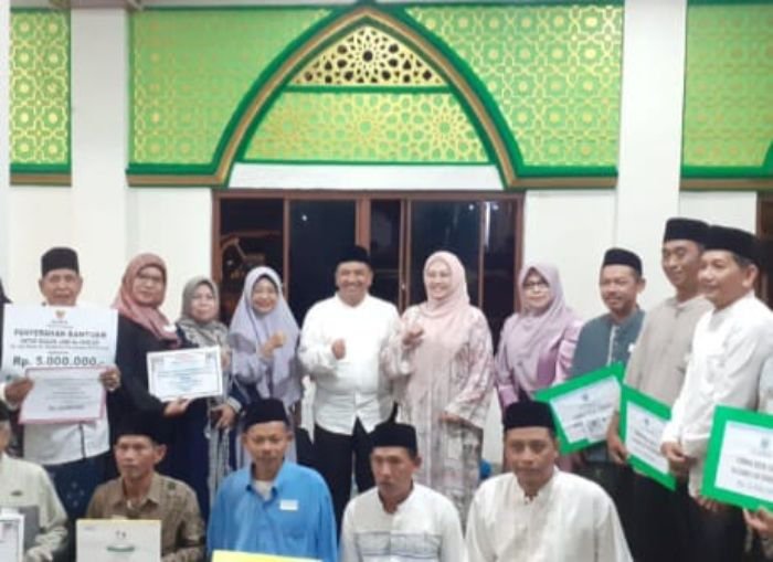 Berbagi Kebahagiaan dengan Warga, Bupati Pandeglang Irna Narulita Gelar Safari Ramadan