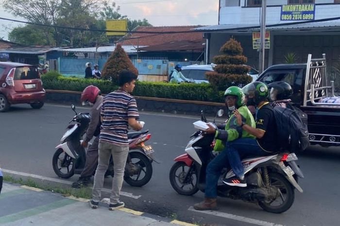 Bagi-bagi Takjil hingga Bukber, Cara 3 Second Cilegon Berbagi Kepada Sesama di Bulan Ramadhan