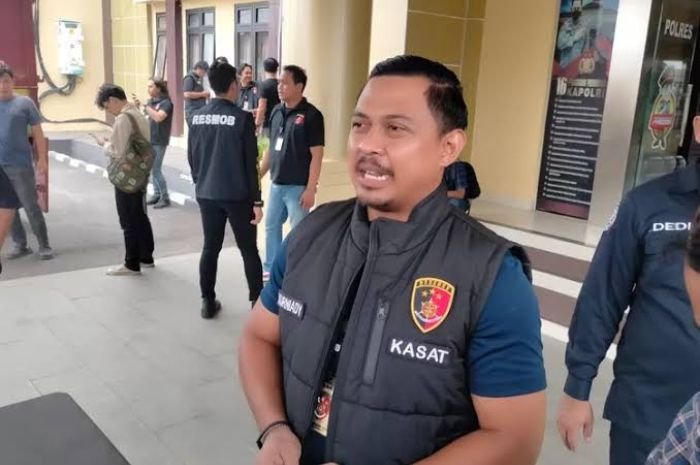Ditinggal Istri ke Luar Negeri, Pria di Kabupaten Serang Malah Garap Anak Tetangga 8 Ditinggal Istri ke Luar Negeri, Pria di Kabupaten Serang Malah Garap Anak Tetangga