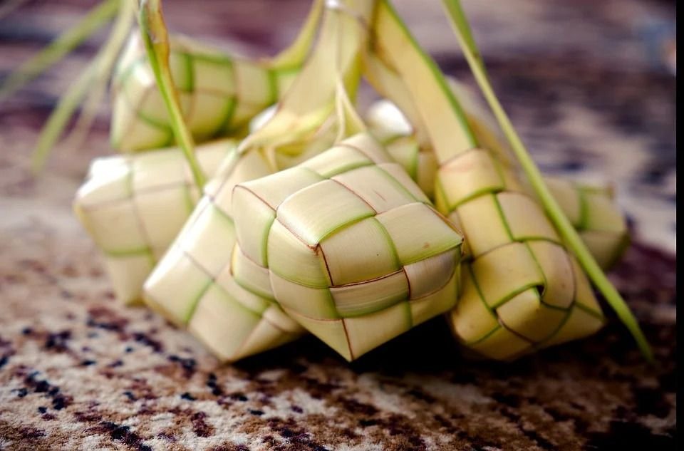 Tips Bikin Bungkus Ketupat dari Janur Untuk Qunutan Ramadhan 2024