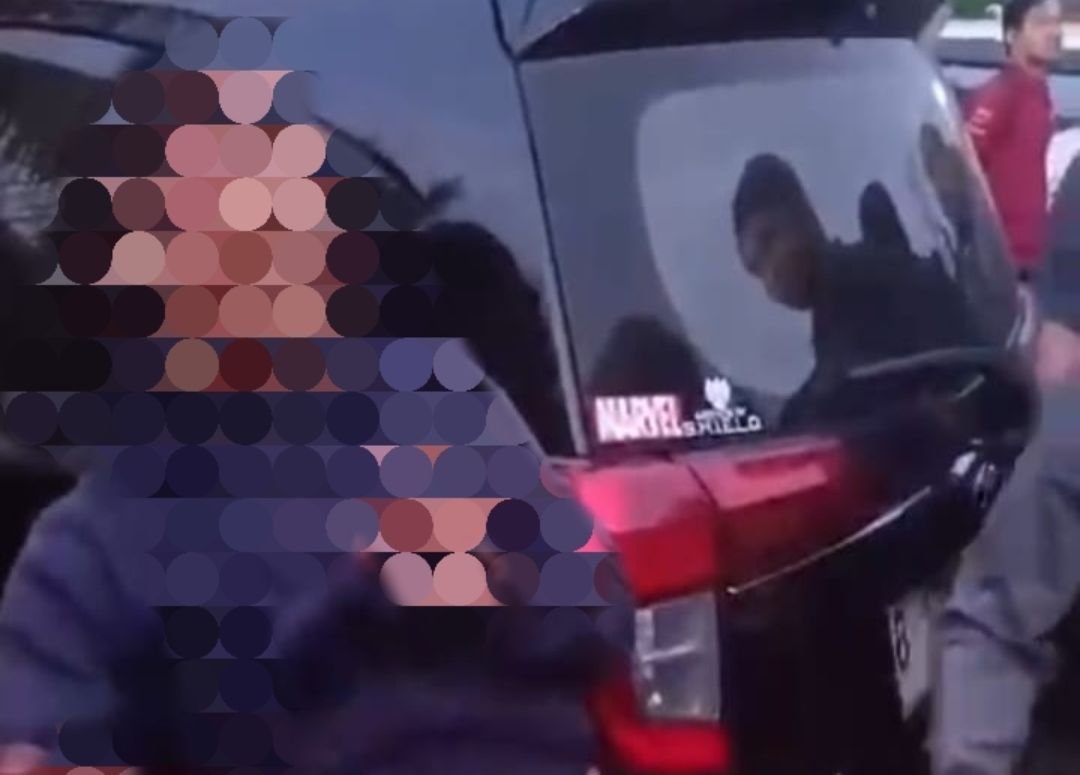 UPDATE Ustadz Dikeroyok Penagih Bank Keliling: Warga Baros Sweeping Kontrakan, Satu Orang Babak Belur 5 UPDATE Ustadz Dikeroyok Penagih Bank Keliling: Warga Baros Sweeping Kontrakan, Satu Orang Babak Belur