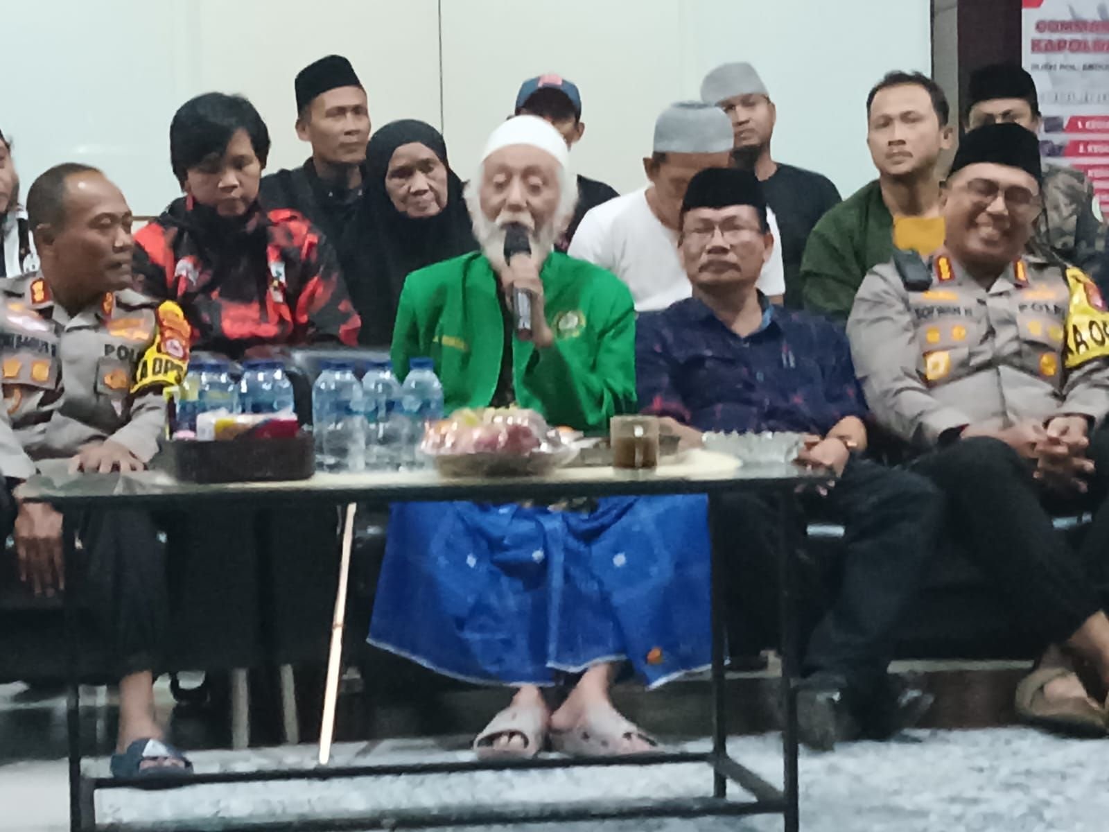 Wejangan Abuya Muhtadi Soal Kasus Pengeroyokan Ustadz di Baros: Tenang, Jangan Ikut-ikutan!