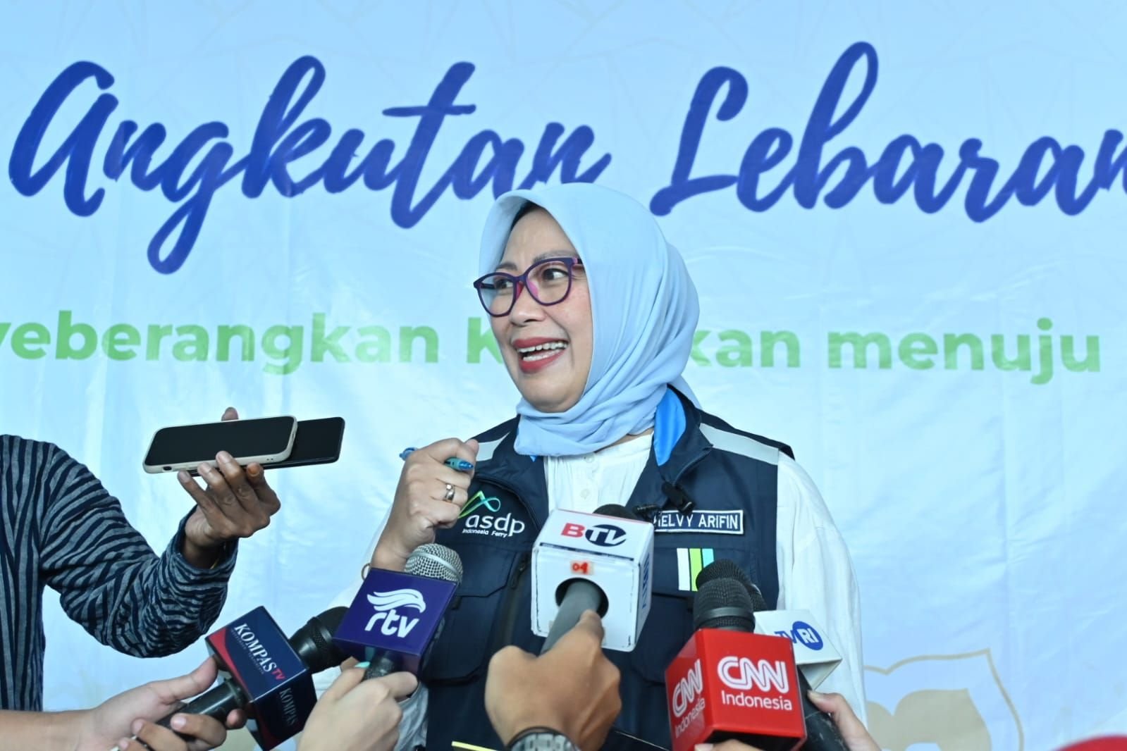 Tiket Kapal Sold Out, Pemudik Diminta Atur Ulang Perjalanan Meski Sudah Sampai di Pelabuhan Merak 3 Tiket Kapal Sold Out, Pemudik Diminta Atur Ulang Perjalanan Meski Sudah Sampai di Pelabuhan Merak