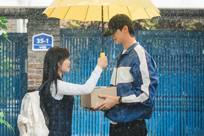 Baru 2 Episode, Ini Teori Lovely Runner yang Bikin Penonton Khawatir Ceritanya Bakal Sad Ending 1 Baru 2 Episode, Ini Teori Lovely Runner yang Bikin Penonton Khawatir Ceritanya Bakal Sad Ending