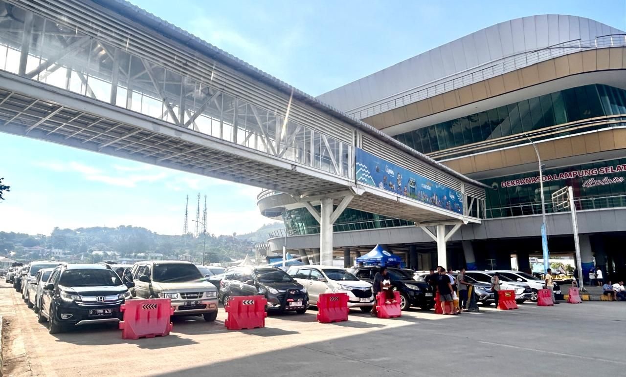 Tiket Kedaluwarsa Kapal Penyeberangan Dihapuskan hingga Durasi 24 Jam, Pemudik Bisa Santai Saat Arus Balik 1 Tiket Kedaluwarsa Kapal Penyeberangan Dihapuskan hingga Durasi 24 Jam, Pemudik Bisa Santai Saat Arus Balik