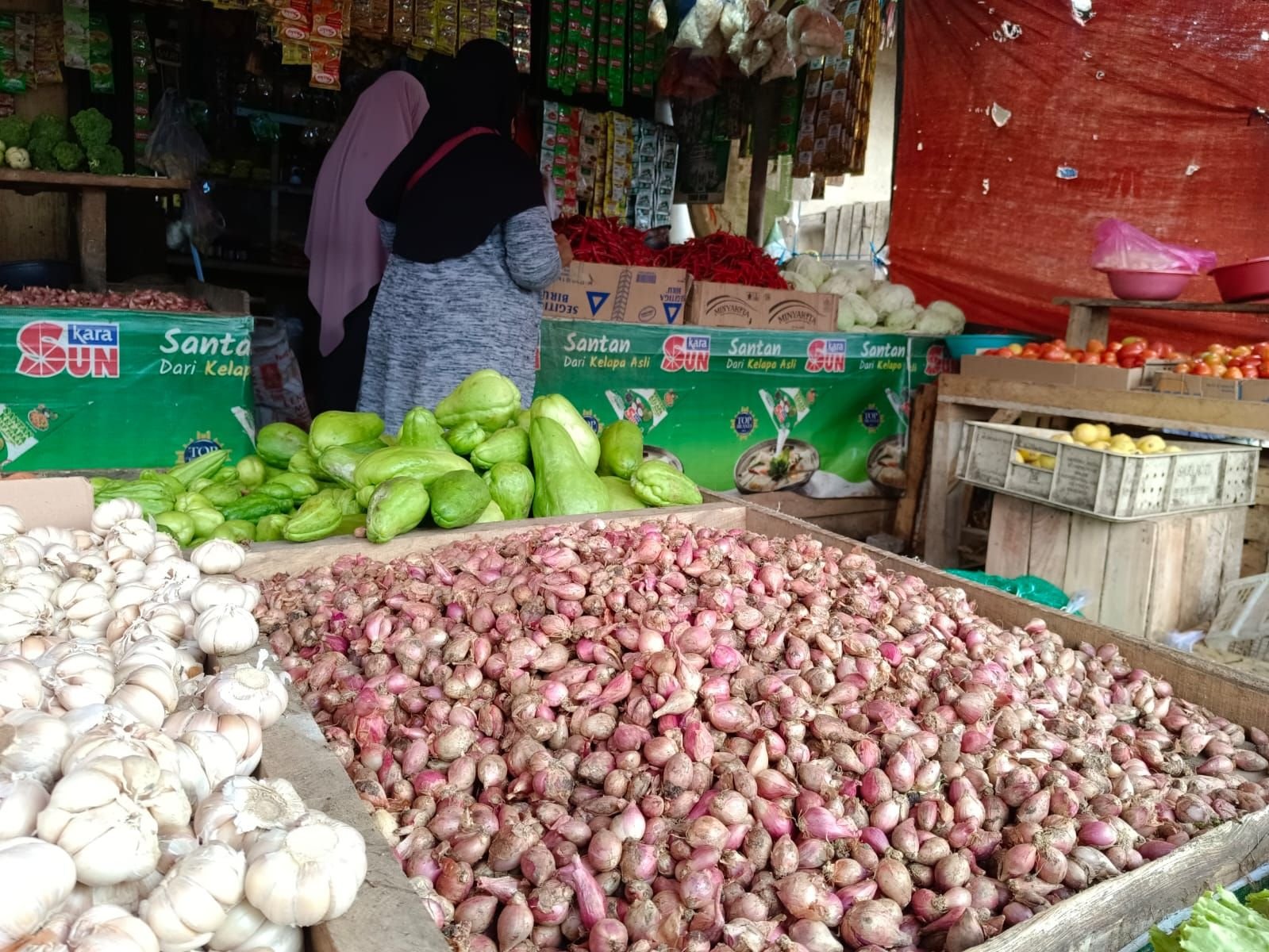 Meroket Pasca Lebaran, Harga Bawang Merah di Pasar Rau Tembus Hingga Rp70 Ribu Perkilogram 1 Meroket Pasca Lebaran, Harga Bawang Merah di Pasar Rau Tembus Hingga Rp70 Ribu Perkilogram