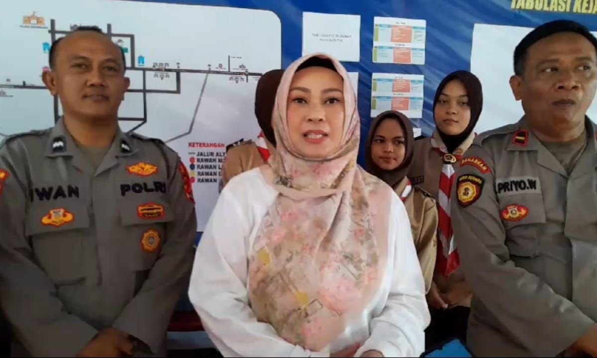 Sidak Sejumlah OPD, Irna Maklumi ASN yang Tak Ngantor Akibat Terjebak Macet saat Mudik 6 Sidak Sejumlah OPD, Irna Maklumi ASN yang Tak Ngantor Akibat Terjebak Macet saat Mudik