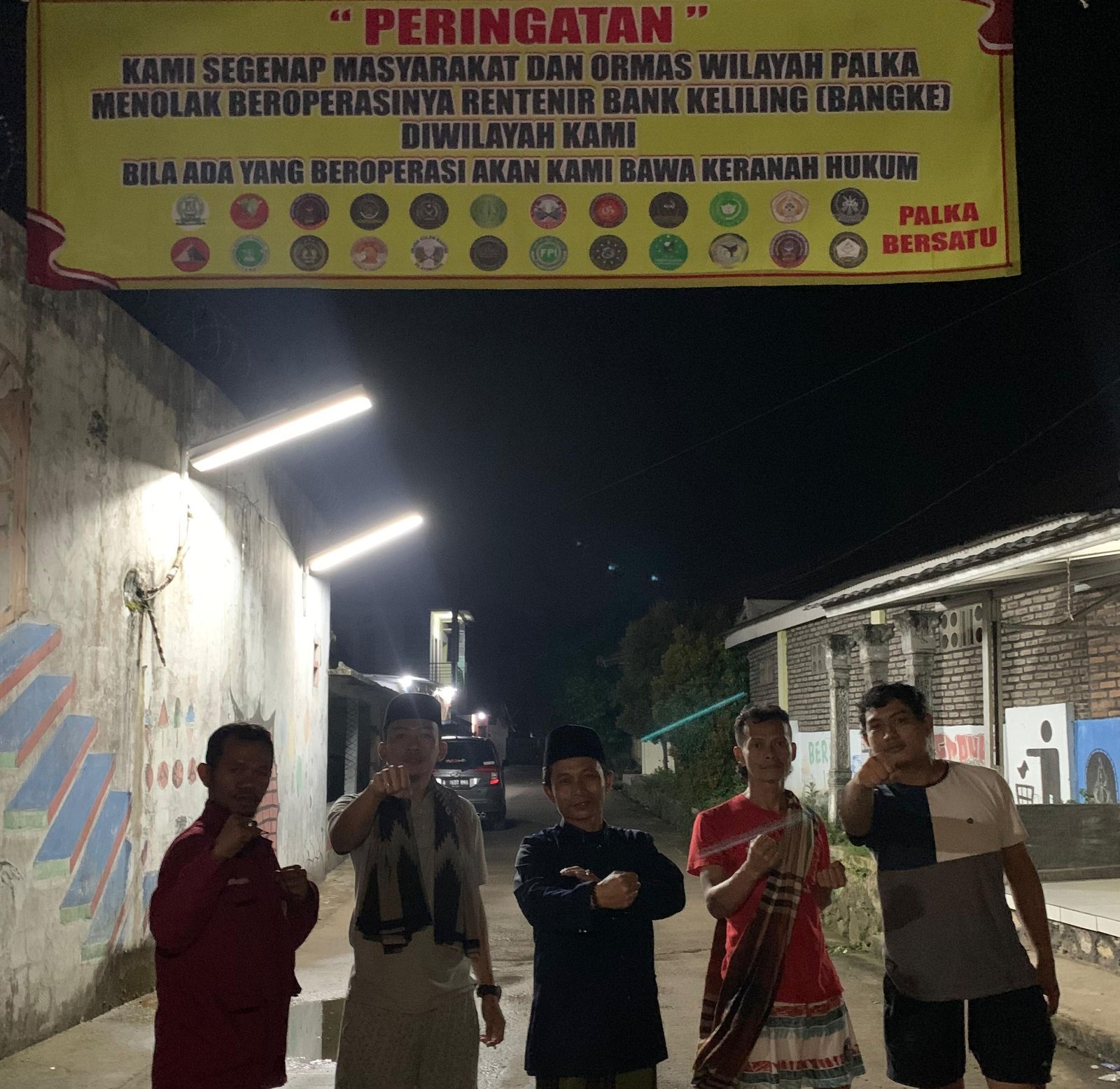 Jadi Pemicu Pertengkaran Keluarga, Warga Pabuaran Larang Bank Keliling Masuk ke Wilayahnya 6 Jadi Pemicu Pertengkaran Keluarga, Warga Pabuaran Larang Bank Keliling Masuk ke Wilayahnya