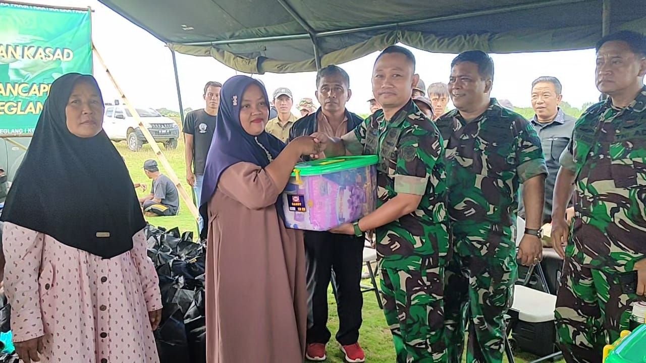 Tim Mabesad Kunjungi Lahan Ketahanan Pangan di Rancapinang, Dandim 0601 Pandeglang Salurkan Paket Sembako 1 Tim Mabesad Kunjungi Lahan Ketahanan Pangan di Rancapinang, Dandim 0601 Pandeglang Salurkan Paket Sembako