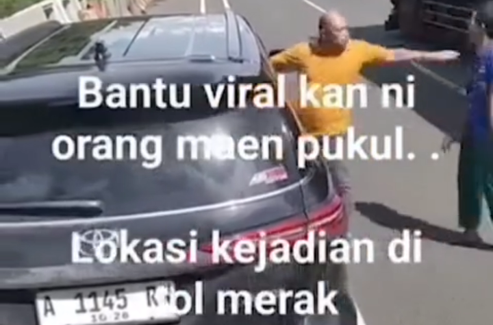 Pengguna Fortuner Pukul Sopir Truk di Jalan Tol Merak, Viral di Media Sosial 9 Pengguna Fortuner Pukul Sopir Truk di Jalan Tol Merak, Viral di Media Sosial