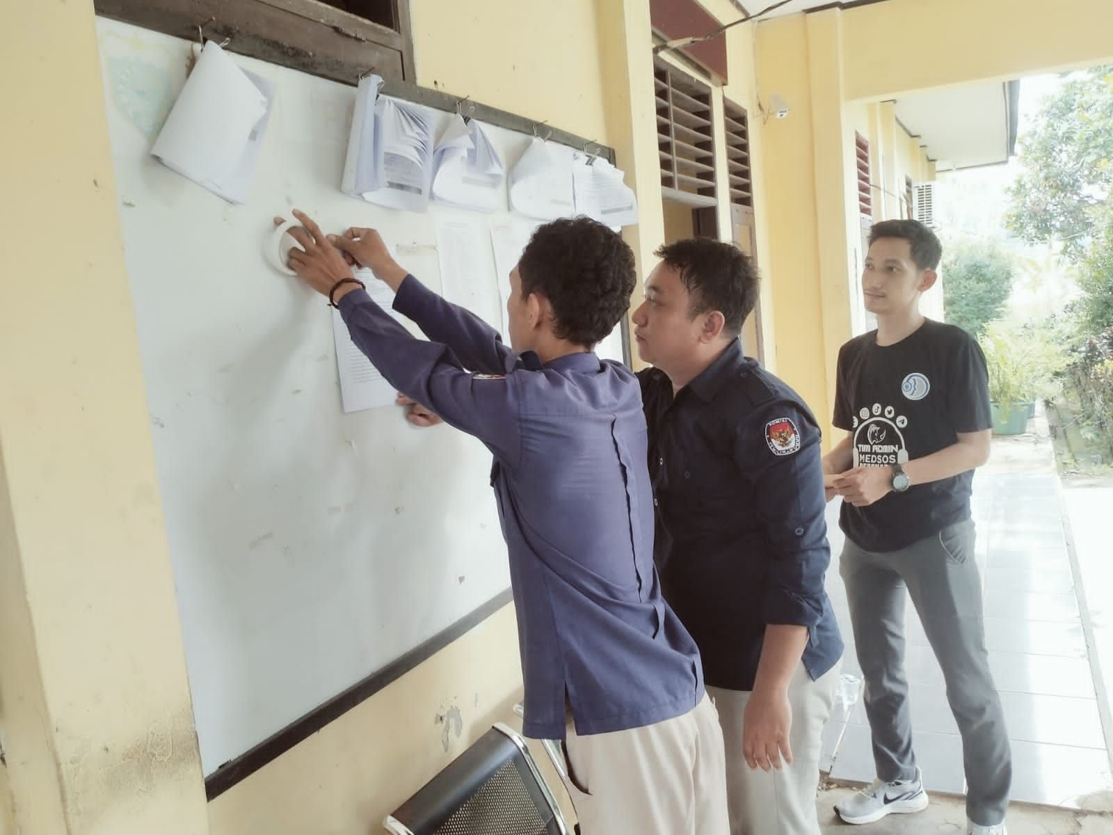 Buruan Daftar! KPU Pandeglang Buka Rekrutmen Badan Adhoc, Cek Jadwalnya di Sini 5 Buruan Daftar! KPU Pandeglang Buka Rekrutmen Badan Adhoc, Cek Jadwalnya di Sini