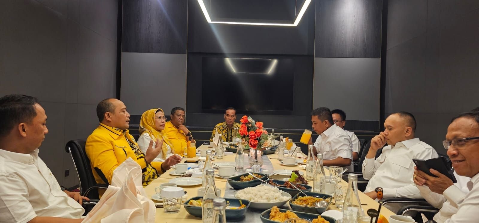 Gelar Pertemuan Tertutup, Golkar dan Gerindra Isyaratkan Koalisi Tujuh Pilkada di Banten 1 Gelar Pertemuan Tertutup, Golkar dan Gerindra Isyaratkan Koalisi Tujuh Pilkada di Banten