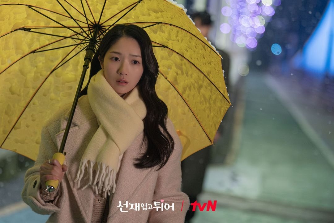 Nonton Lovely Runner Episode 7 Sub Indo: Kembali ke Masa Depan, Sung Jae Tak Kenal Im Sol 2 Nonton Lovely Runner Episode 7 Sub Indo: Kembali ke Masa Depan, Sung Jae Tak Kenal Im Sol