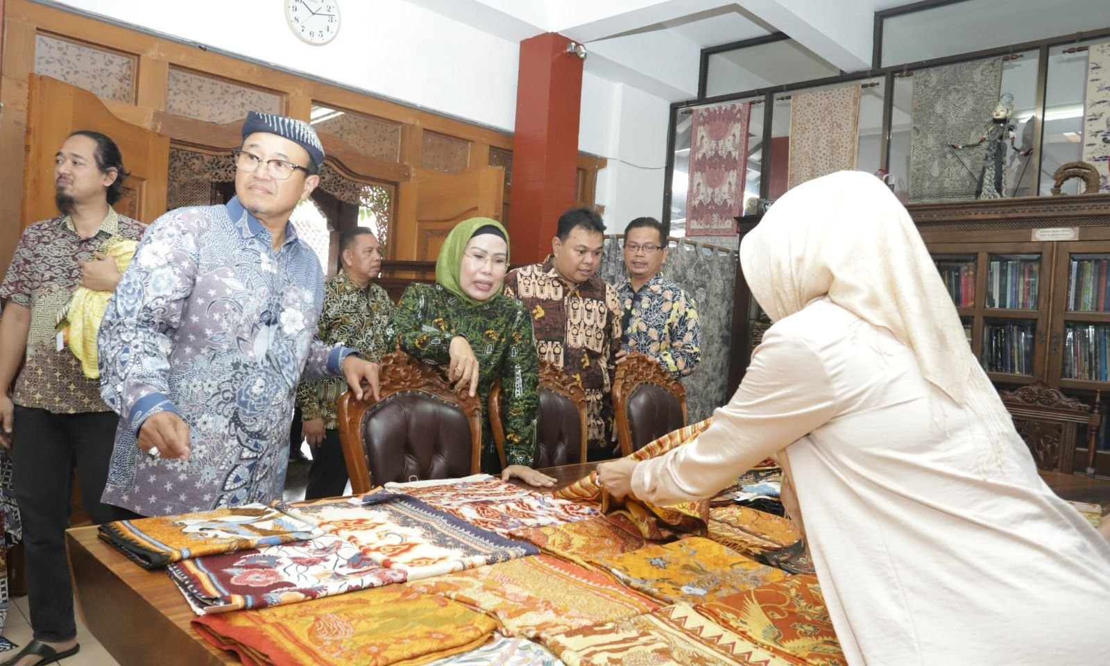 Komitmen Jaga Budaya, 20 Warga Kabupaten Serang Kembali Dilatih Membatik 1 Komitmen Jaga Budaya, 20 Warga Kabupaten Serang Kembali Dilatih Membatik