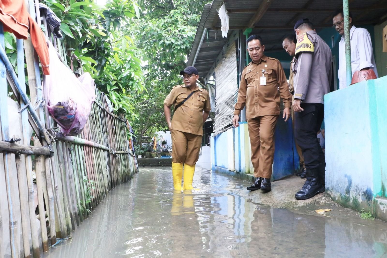 Sudah 3 Hari Warga Cikande Terdampak Banjir, Pemkab Serang Turunkan Bantuan Beras 2,5 Ton