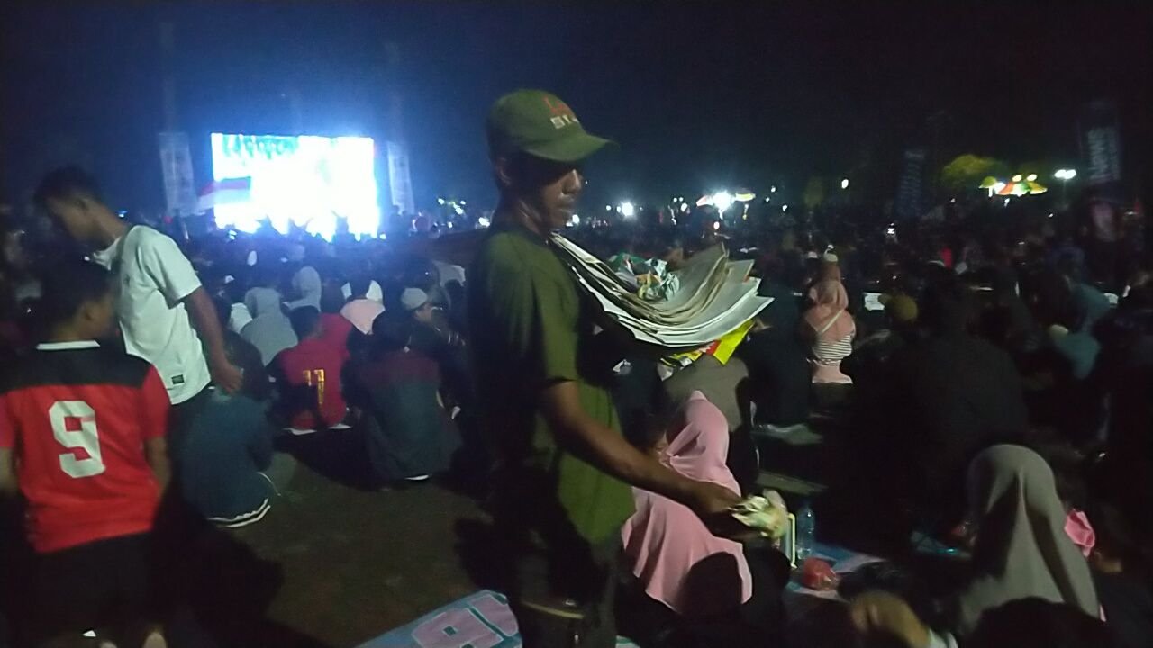 Timnas Indonesia Kalah tapi Penyedia Sewa Alas Duduk di Alun-alun Pandeglang Ketiban Cuan 6 Timnas Indonesia Kalah tapi Penyedia Sewa Alas Duduk di Alun-alun Pandeglang Ketiban Cuan