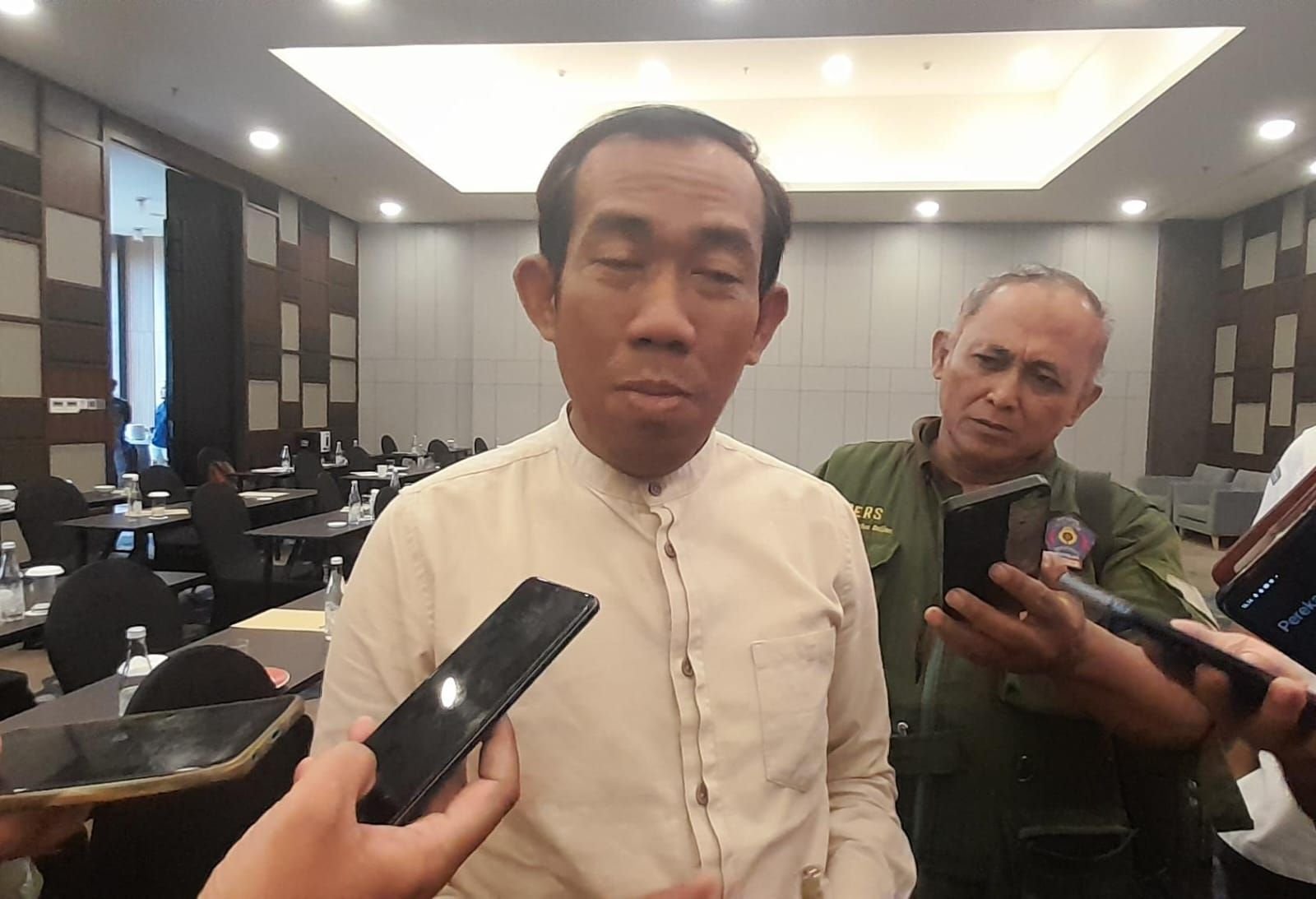 KPU Kota Cilegon Diminta Layani Pasangan Calon Perseorangan dengan Baik, Diwajibkan Buka Helpdesk 8 KPU Kota Cilegon Diminta Layani Pasangan Calon Perseorangan dengan Baik, Diwajibkan Buka Helpdesk