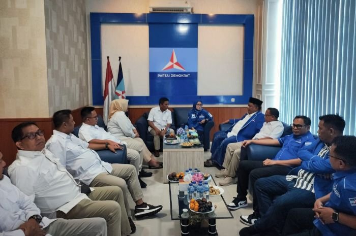 Sambangi Markas Demokrat, Andra Soni Terang-terangan Bahas Pilgub Banten 2024 1 Sambangi Markas Demokrat, Andra Soni Terang-terangan Bahas Pilgub Banten 2024