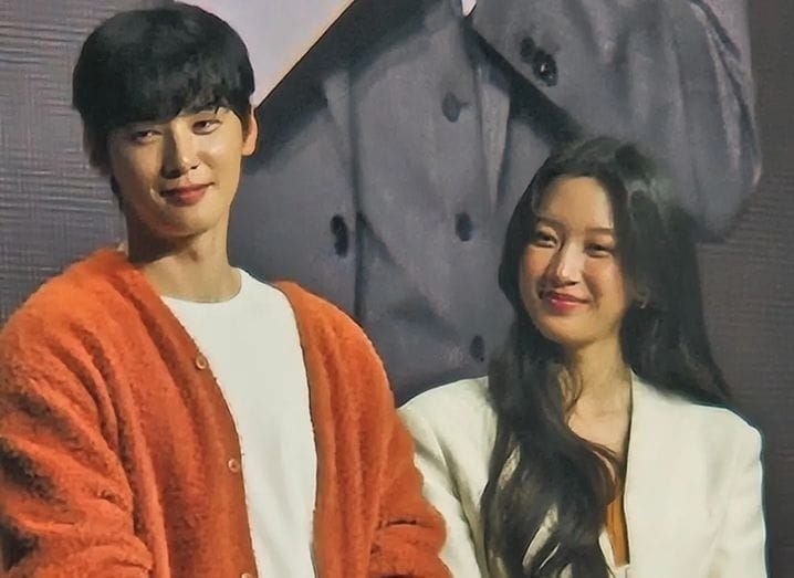 Cha Eun Woo dan Moon Ga Young Tampil Bersama, Sinyal Drama True Beauty Season 2?
