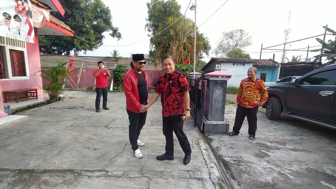 Subadri Ushuludin Kembalikan Formulir ke DPC PDI Perjuangan Kota Serang, Orang Dekat Syafrudin Turut Mengiringinya