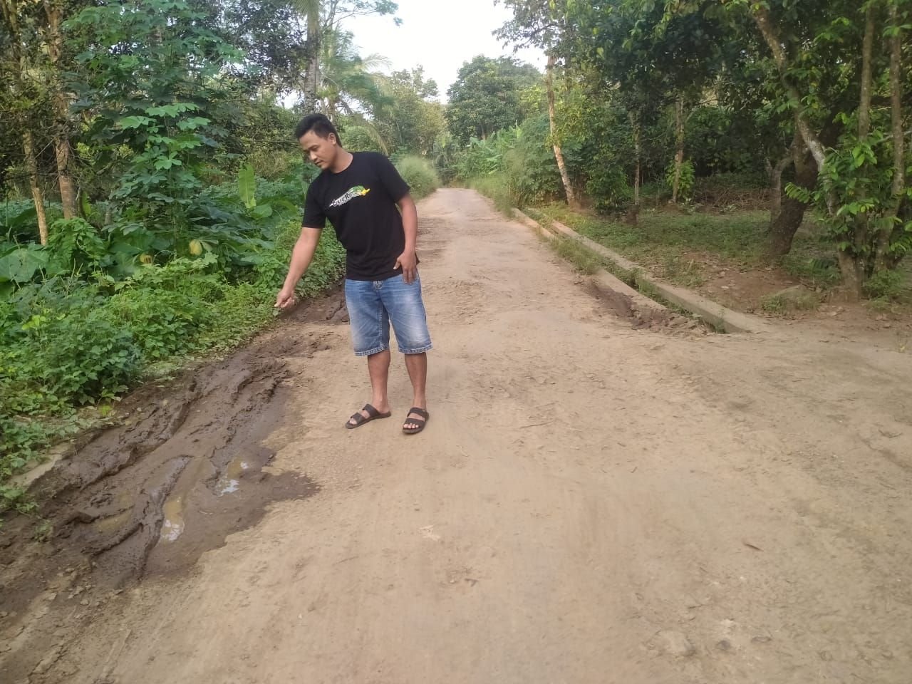 Bertahun-tahun Jalan Sampan Jaya Menuju RSUD Banten Rusak 4 Bertahun-tahun Jalan Sampan Jaya Menuju RSUD Banten Rusak