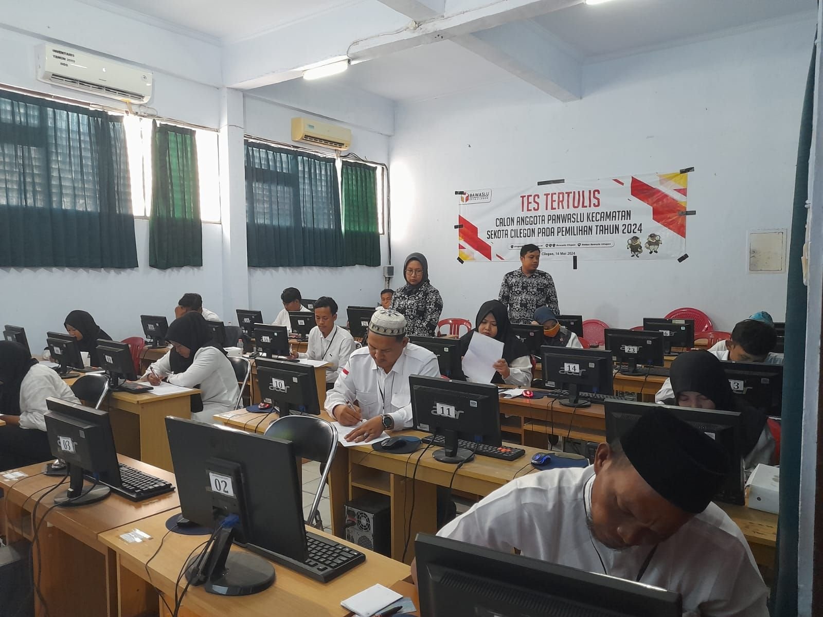 Bawaslu Cilegon Gelar CAT Calon Anggota Panwascam, Peserta Disajikan 100 Soal PG dan 10 Esai 1 Bawaslu Cilegon Gelar CAT Calon Anggota Panwascam, Peserta Disajikan 100 Soal PG dan 10 Esai