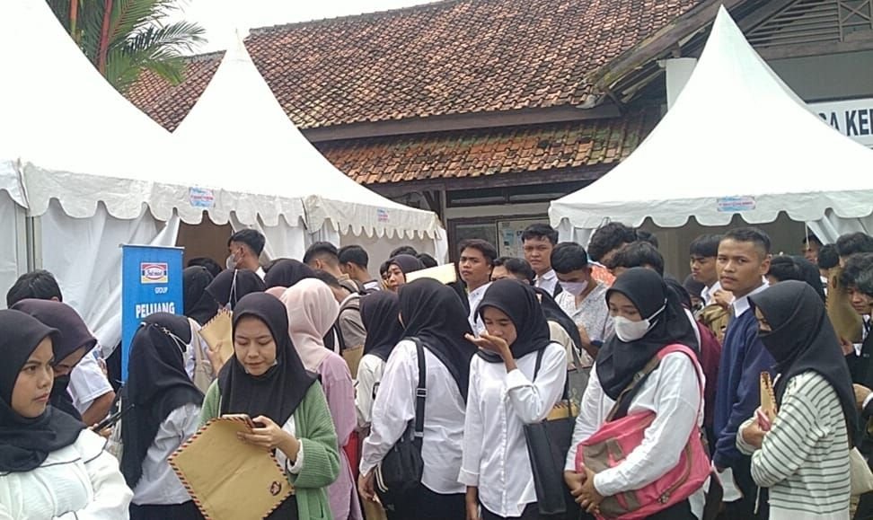 Angka Pengangguran Tertinggi Kedua di Banten, Pemkab Pandeglang Undang 16 Perusahaan dengan 1.665 Lowongan 1 Angka Pengangguran Tertinggi Kedua di Banten, Pemkab Pandeglang Undang 16 Perusahaan dengan 1.665 Lowongan