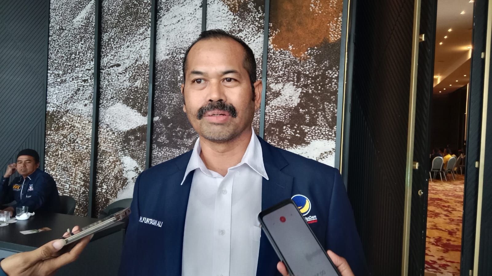 Gandeng Voxpol untuk Survei Popularitas, NasDem Minta Bacalon Walikota Serang Patungan Bayar 5 Gandeng Voxpol untuk Survei Popularitas, NasDem Minta Bacalon Walikota Serang Patungan Bayar