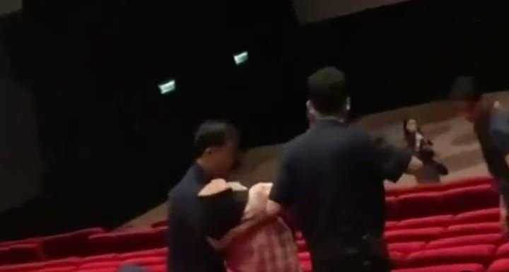 Asyik Nonton Film Vina Sebelum 7 Hari, Penonton di Bioskop Palembang Alami Kesurupan 4 Asyik Nonton Film Vina Sebelum 7 Hari, Penonton di Bioskop Palembang Alami Kesurupan