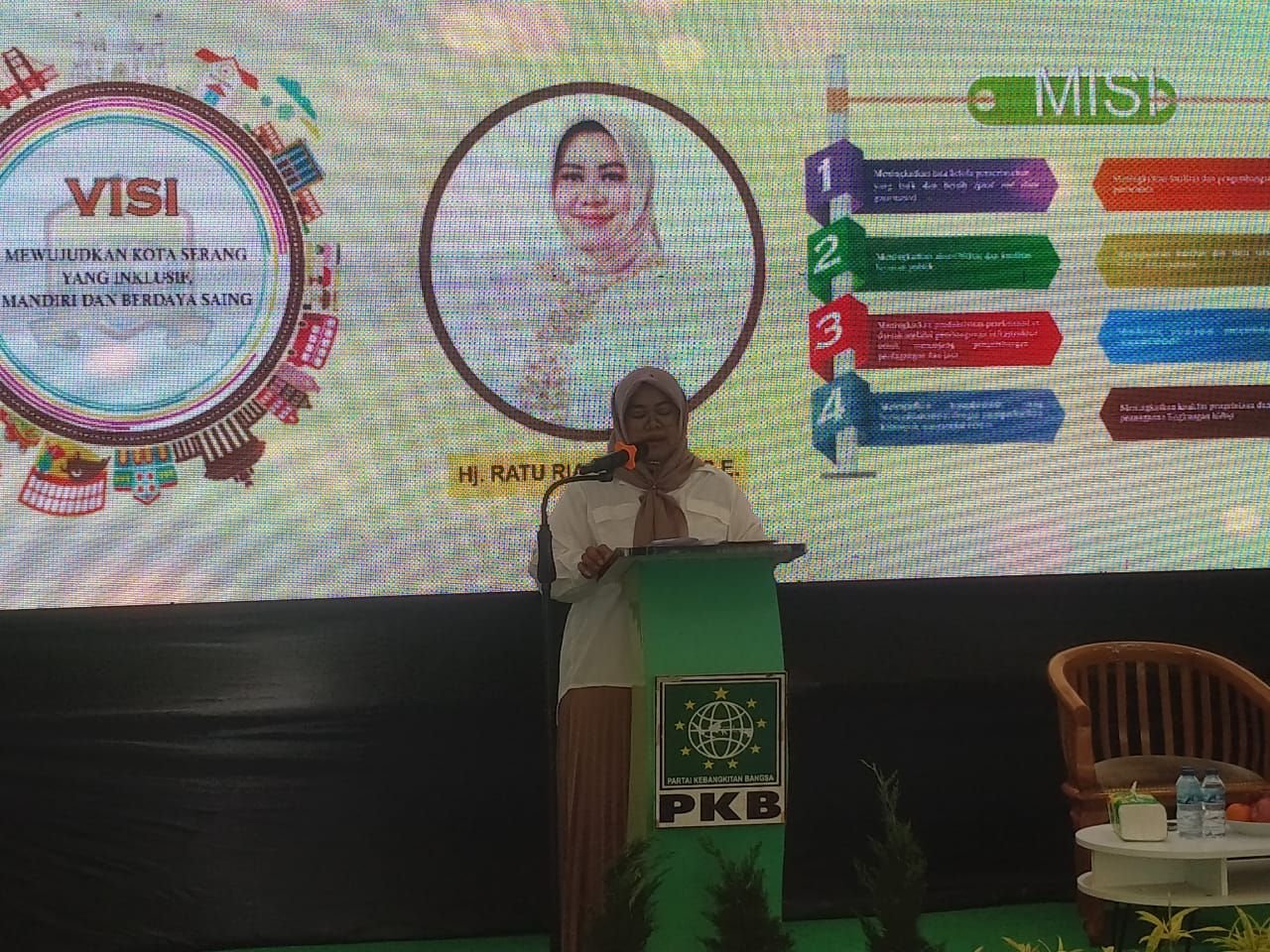 Jika Terpilih Jadi Walikota Serang, Ratu Ria Maryana Janji Tekan Pengangguran 2 Jika Terpilih Jadi Walikota Serang, Ratu Ria Maryana Janji Tekan Pengangguran