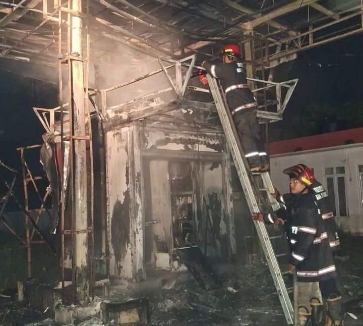 Kronologi SPBU Mini Terbakar di Pandeglang, Hingga Sebabkan Satu Petugas Terluka 4 Kronologi SPBU Mini Terbakar di Pandeglang, Hingga Sebabkan Satu Petugas Terluka