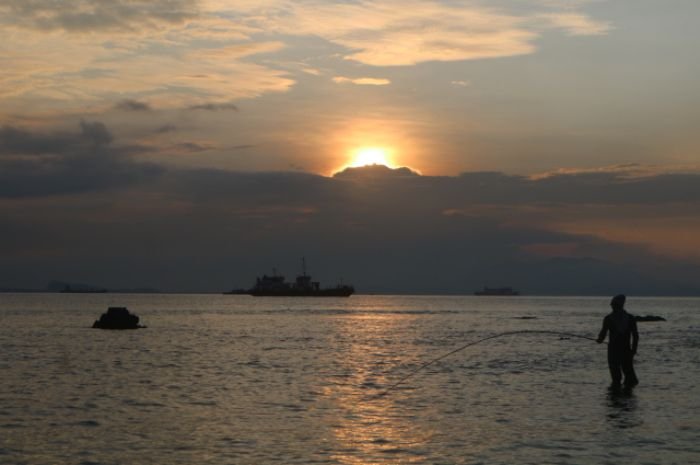 Permata Tersembunyi di Kota Cilegon, Pantai dengan View Sunset Sempurna