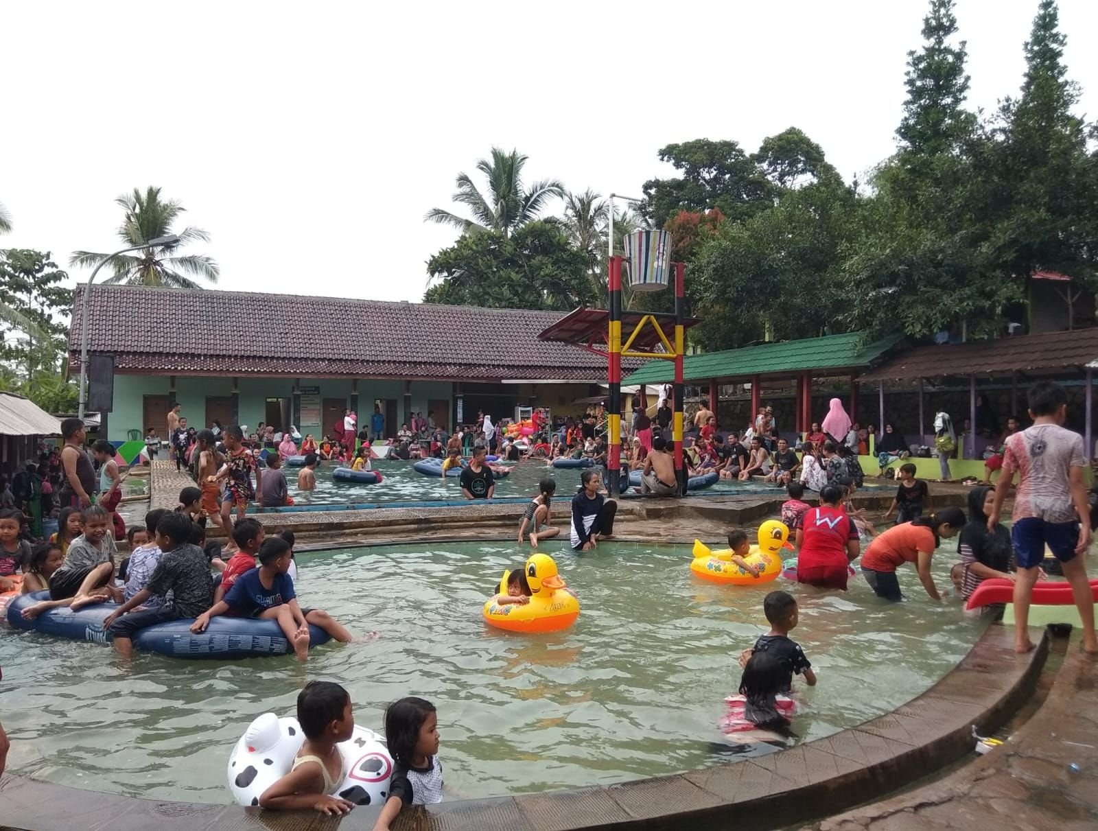 Manfaat Mandi Air Berelang untuk Kesehatan, Pemandian Air Panas Cisolong Bisa Jadi Alternatif