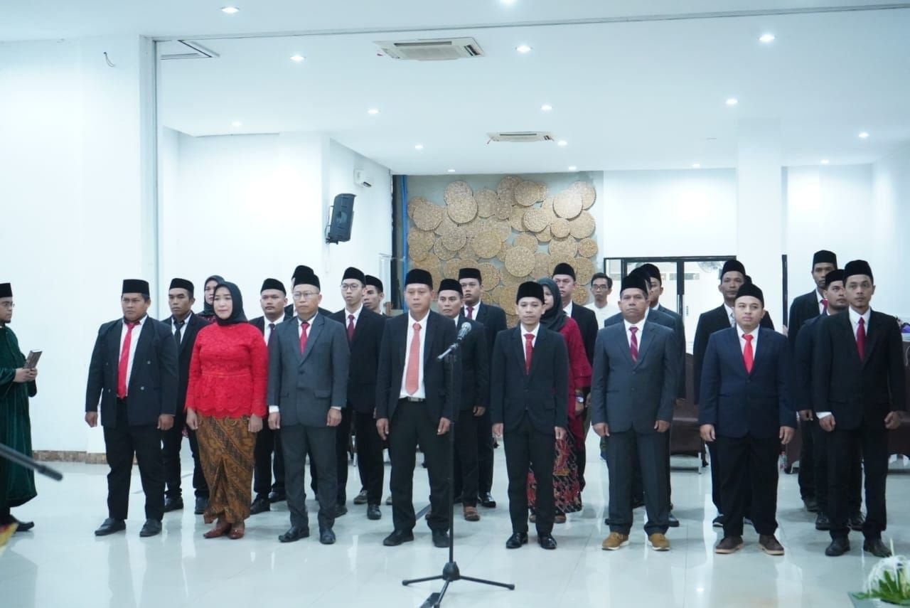 Helldy Agustian Ultimatum Panwascam Se-Kota Cilegon: Sesungguhnya Allah...... 6 Helldy Agustian Ultimatum Panwascam Se-Kota Cilegon: Sesungguhnya Allah......