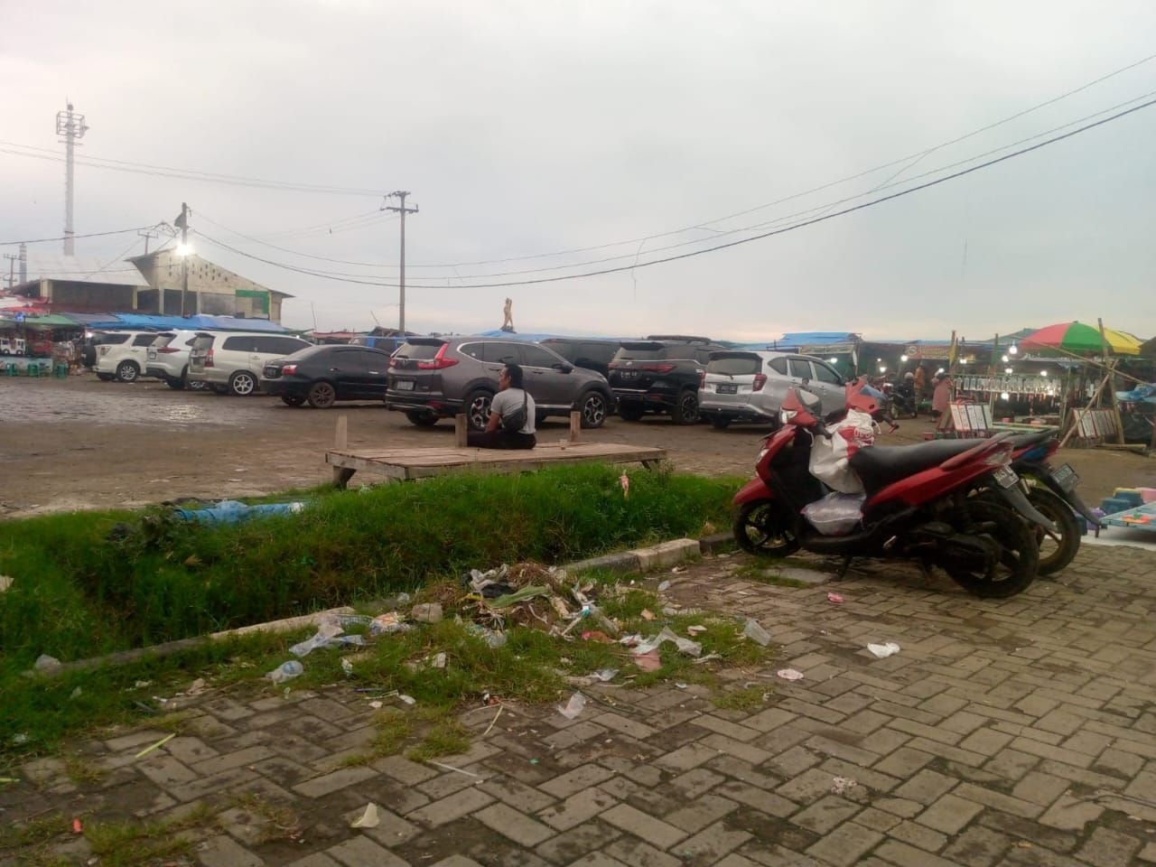 Tarif Parkir Kuliner Teluk Batako Teluk Dikeluhkan Pengunjung 2 Tarif Parkir Kuliner Teluk Batako Teluk Dikeluhkan Pengunjung