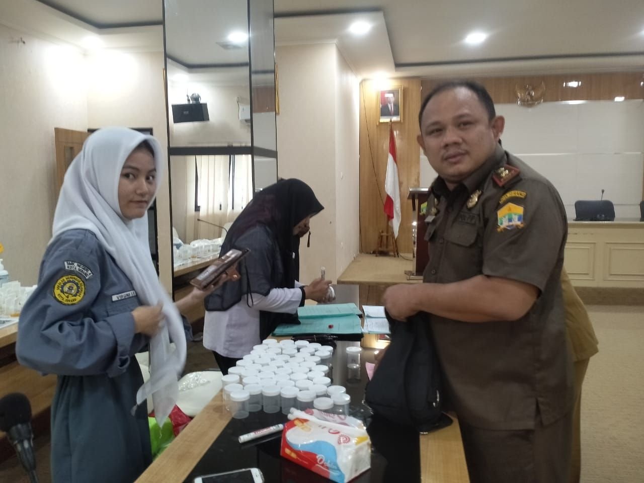Cegah Penyalahgunaan Narkoba, BNNP Banten Tes Urine Puluhan Anggota Satpol PP Kota Serang 5 Cegah Penyalahgunaan Narkoba, BNNP Banten Tes Urine Puluhan Anggota Satpol PP Kota Serang