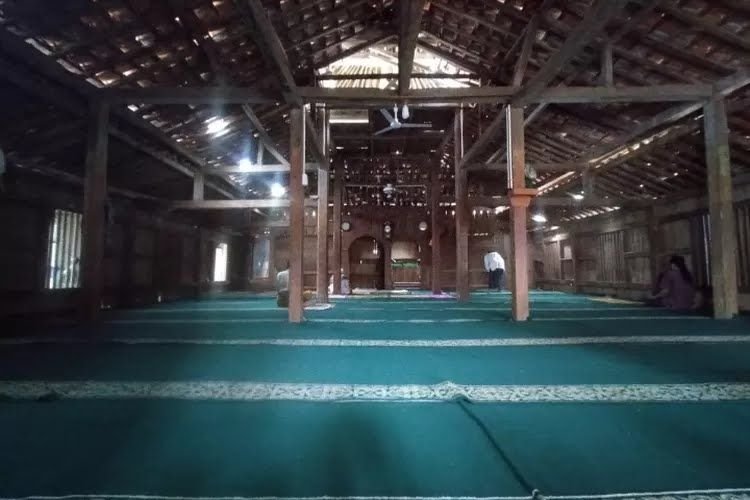 Tetap Kokoh Meski Berusia 400 Tahun, Masjid Baitul Asry Dipercaya sebagai Tempat Berkumpulnya Para Wali