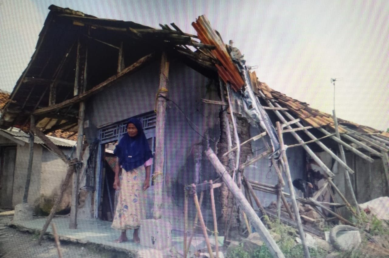 BUTUH BANTUAN! Rumah Janda di Kota Serang Nyaris Ambruk 6 BUTUH BANTUAN! Rumah Janda di Kota Serang Nyaris Ambruk