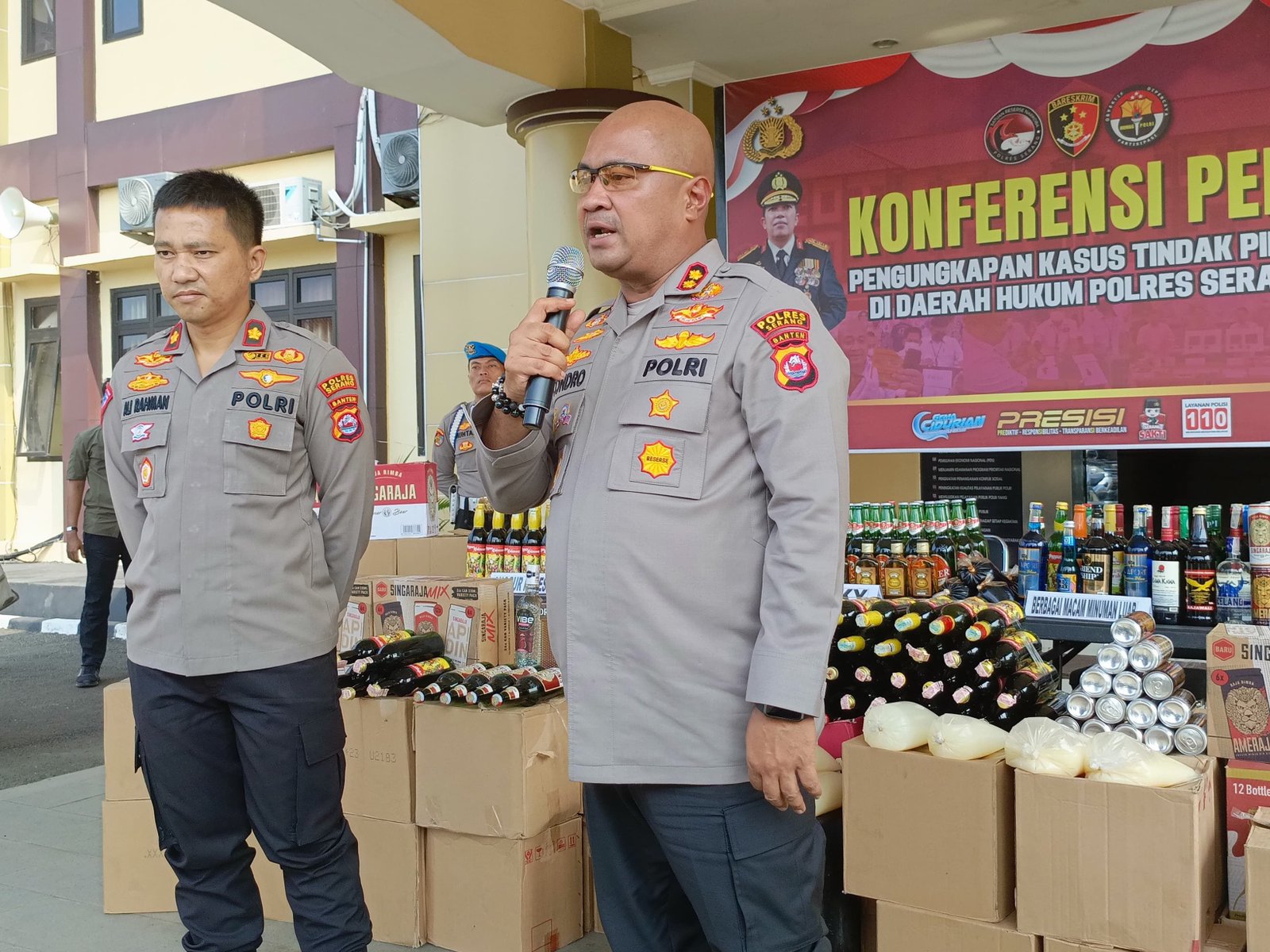 Jadi Pemicu Tindak Pidana, Polres Serang Amankan 5 Ribu Botol Miras 2 Jadi Pemicu Tindak Pidana, Polres Serang Amankan 5 Ribu Botol Miras