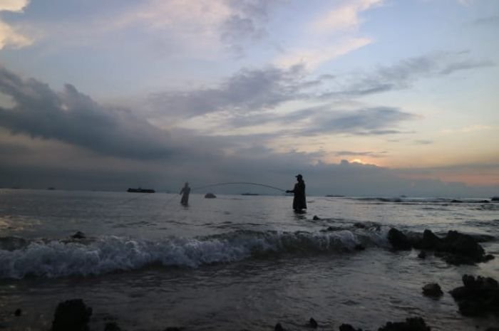 PERINGATAN DINI! Gelombang Tinggi Terjadi di Perairan Barat dan Selatan Banten 9 PERINGATAN DINI! Gelombang Tinggi Terjadi di Perairan Barat dan Selatan Banten