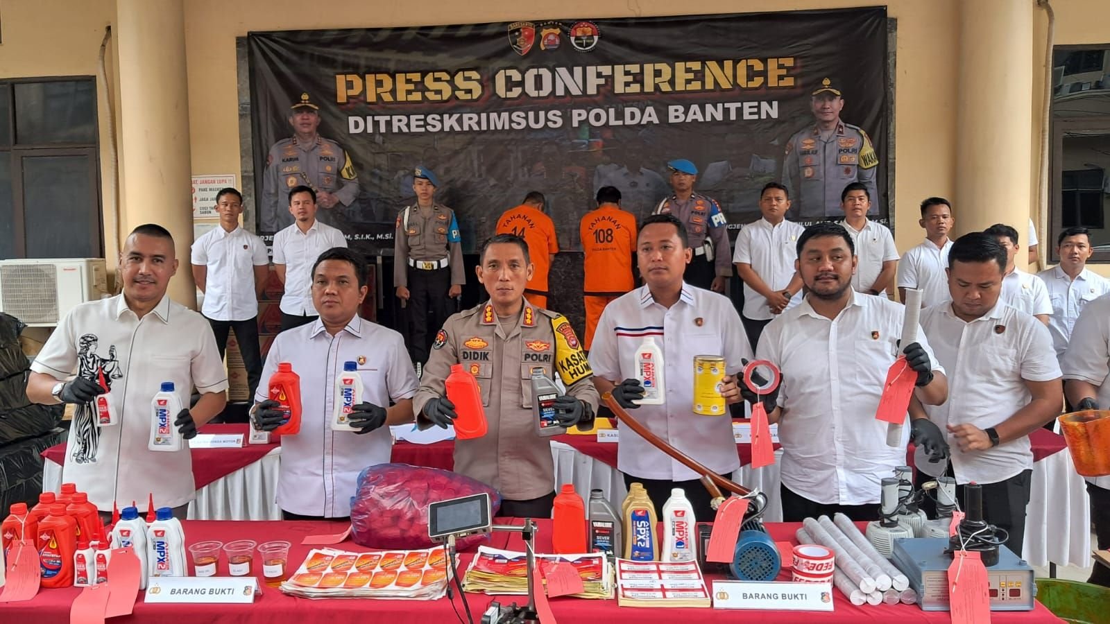 Polda Bongkar Pabrik Oli Palsu Beromzet 5,2 Miliar