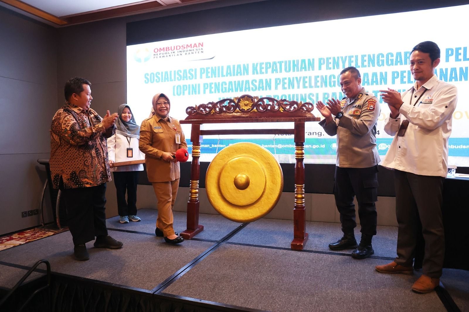 Ombudsman Banten Minta Masyarakat Harus Berani Adukan Pelayanan Publik yang Buruk! 5 Ombudsman Banten Minta Masyarakat Harus Berani Adukan Pelayanan Publik yang Buruk!